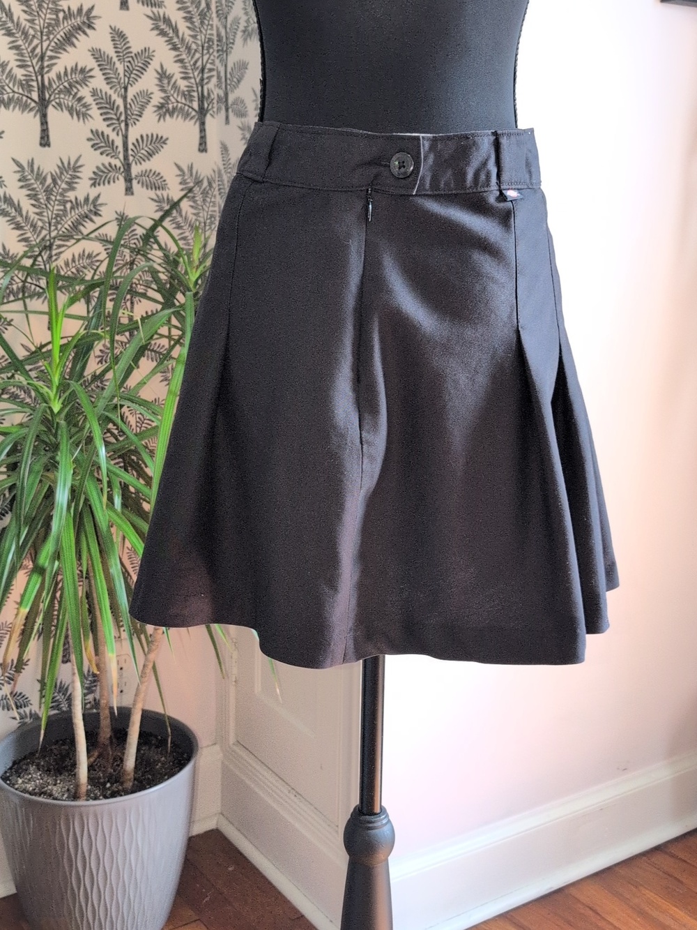 Dickies Black Circle Skirt with Pleated Panels - Picture 5 of 10